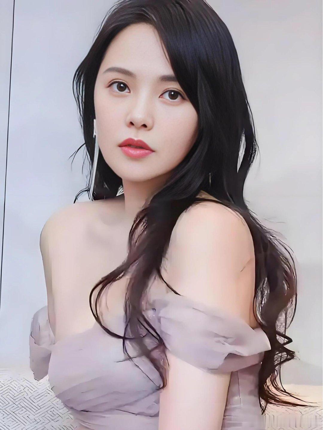 地震了伊能静一手女儿一手狗伊能静的母爱和责任心拉满！地震发生时，她第一时间保护女