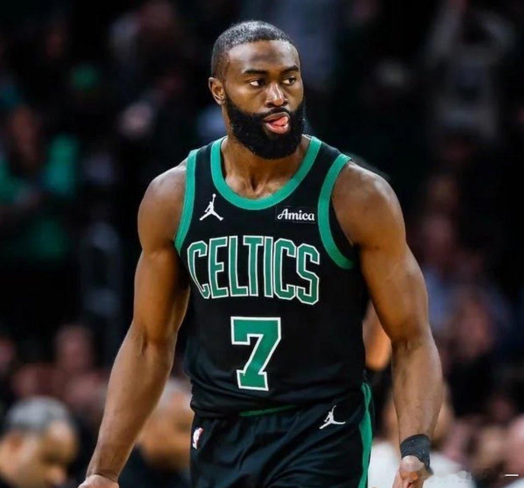 凯尔特人终结快船6连胜凯尔特人146-115终结快船6连胜，布朗50分，小琼斯伤