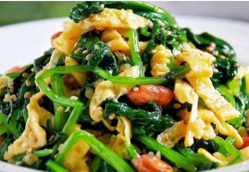 整理了几种特色食材吃法，条理梳理如下——
 
1. 芹菜叶饼
嫩芹菜叶焯水去涩，