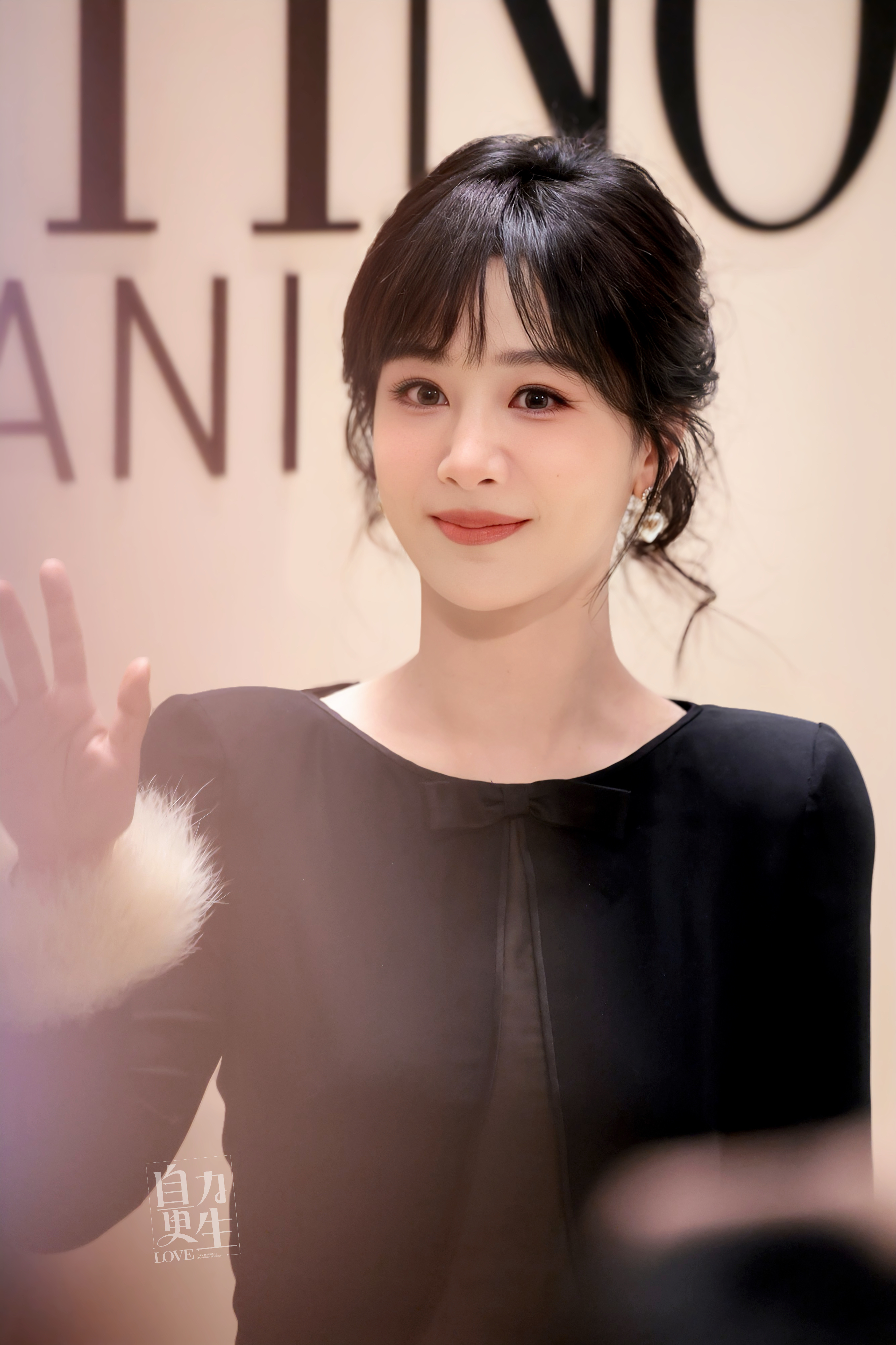 宿主，您今天的身份是归国创业的千金您准备好了吗 💜💜