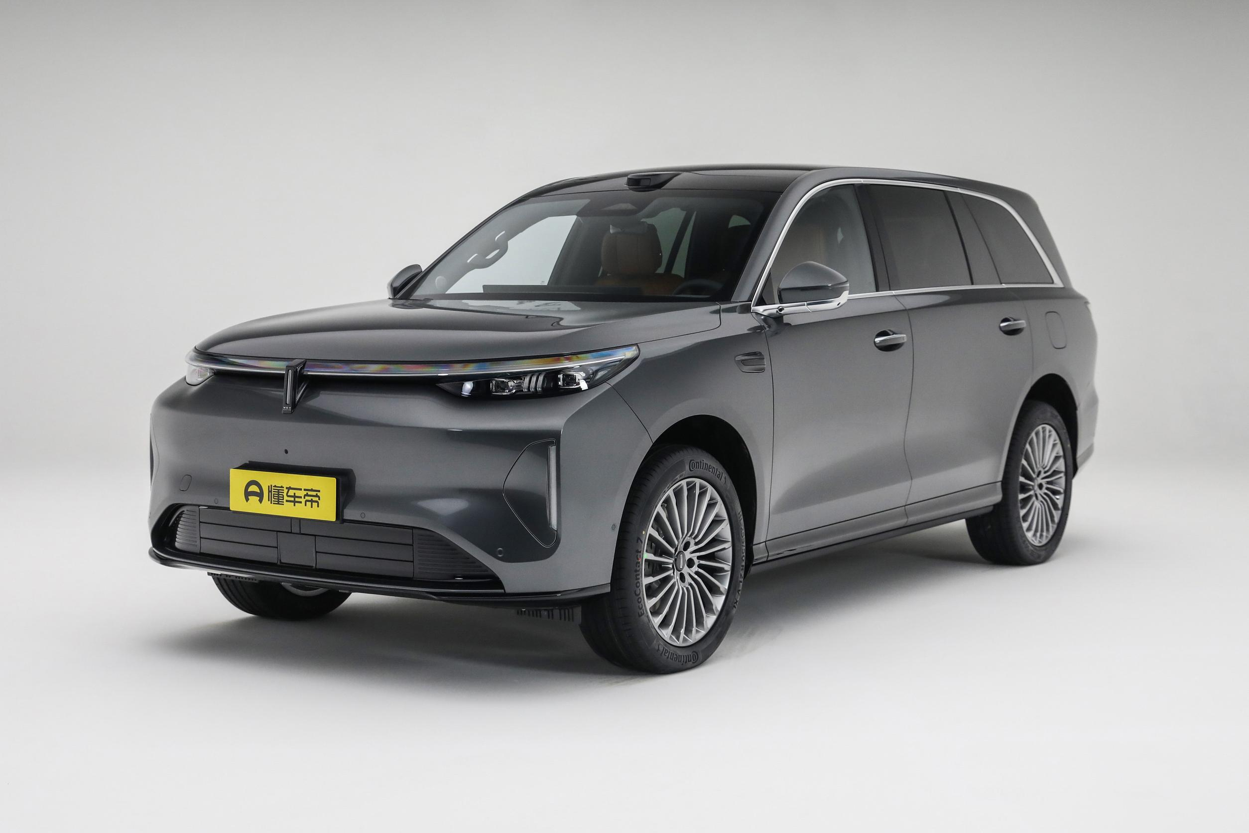 魏建军代言！魏牌V9X预售37.18万元起 