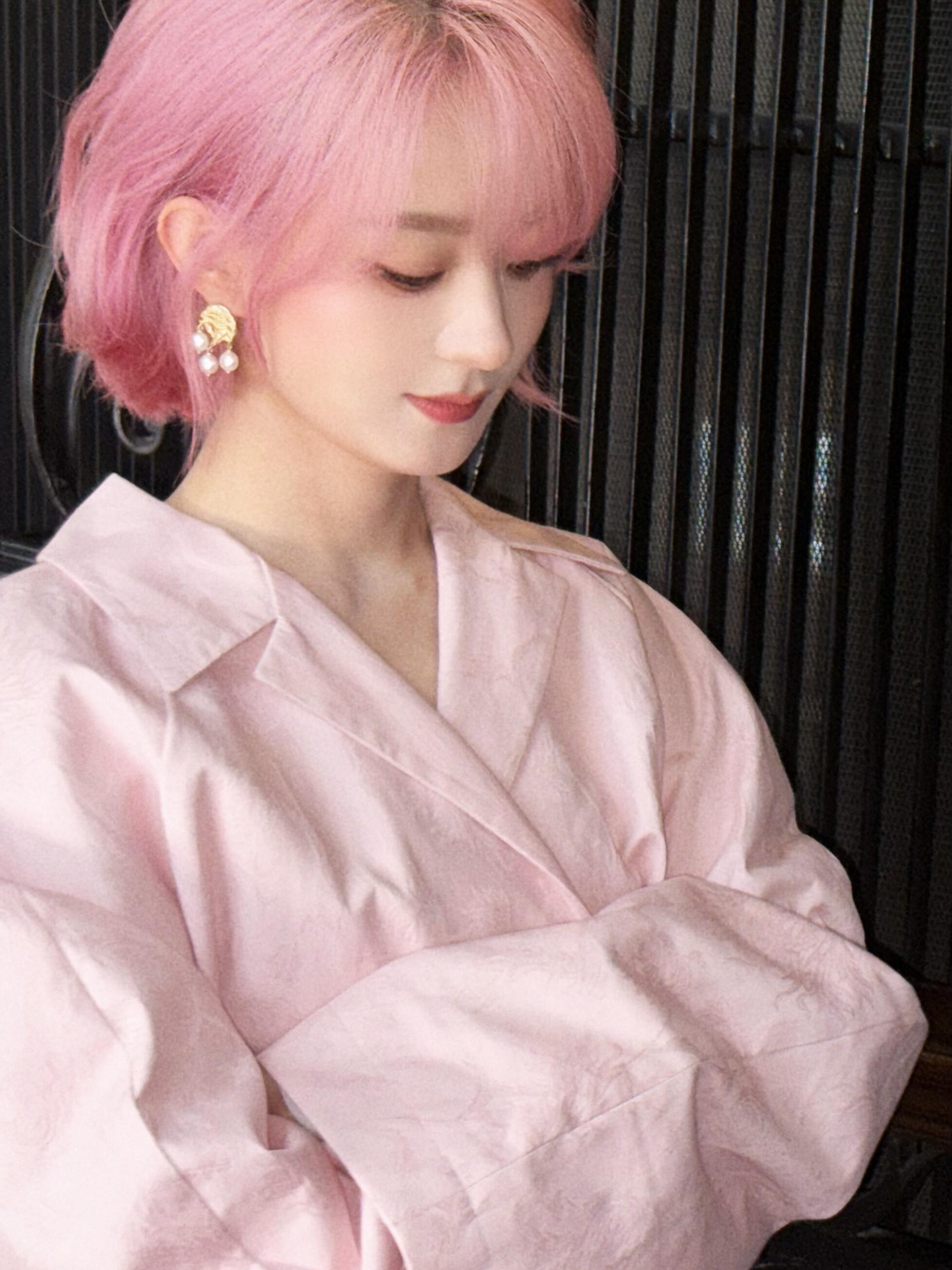 好权威的一张脸 被美到失语 ​​​