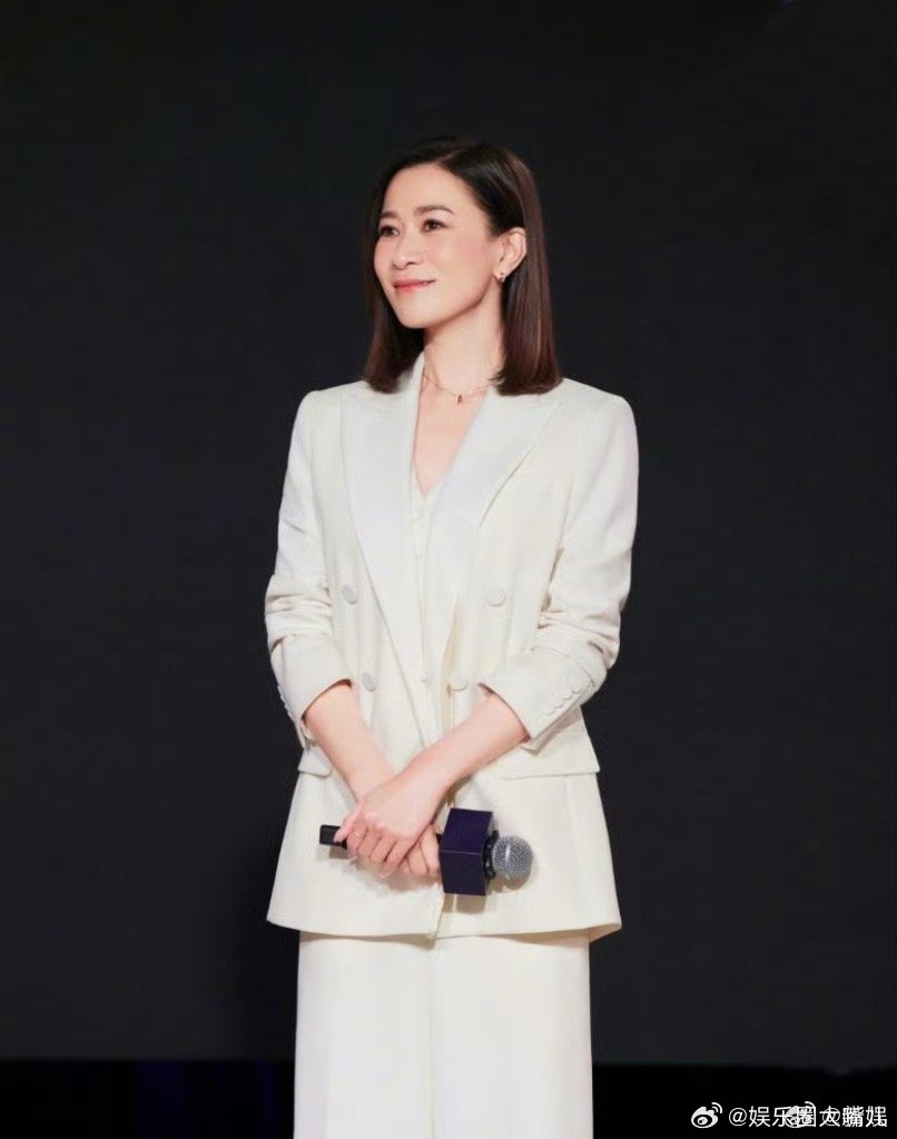 佘诗曼打不倒的港女具象化了 从港姐新人到TVB首位三封视后，她确实把“打不倒”演