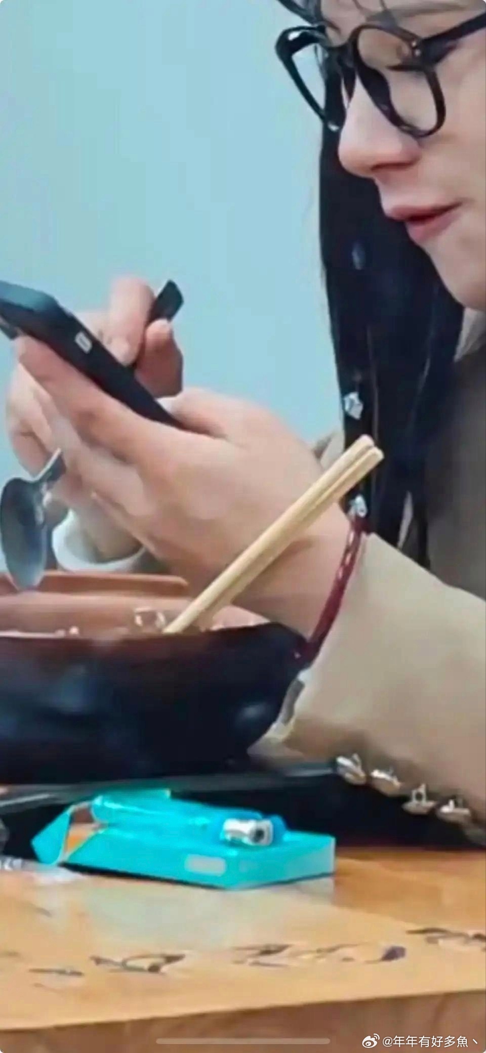 我要是这么放筷子，我妈能教育我三天三夜 