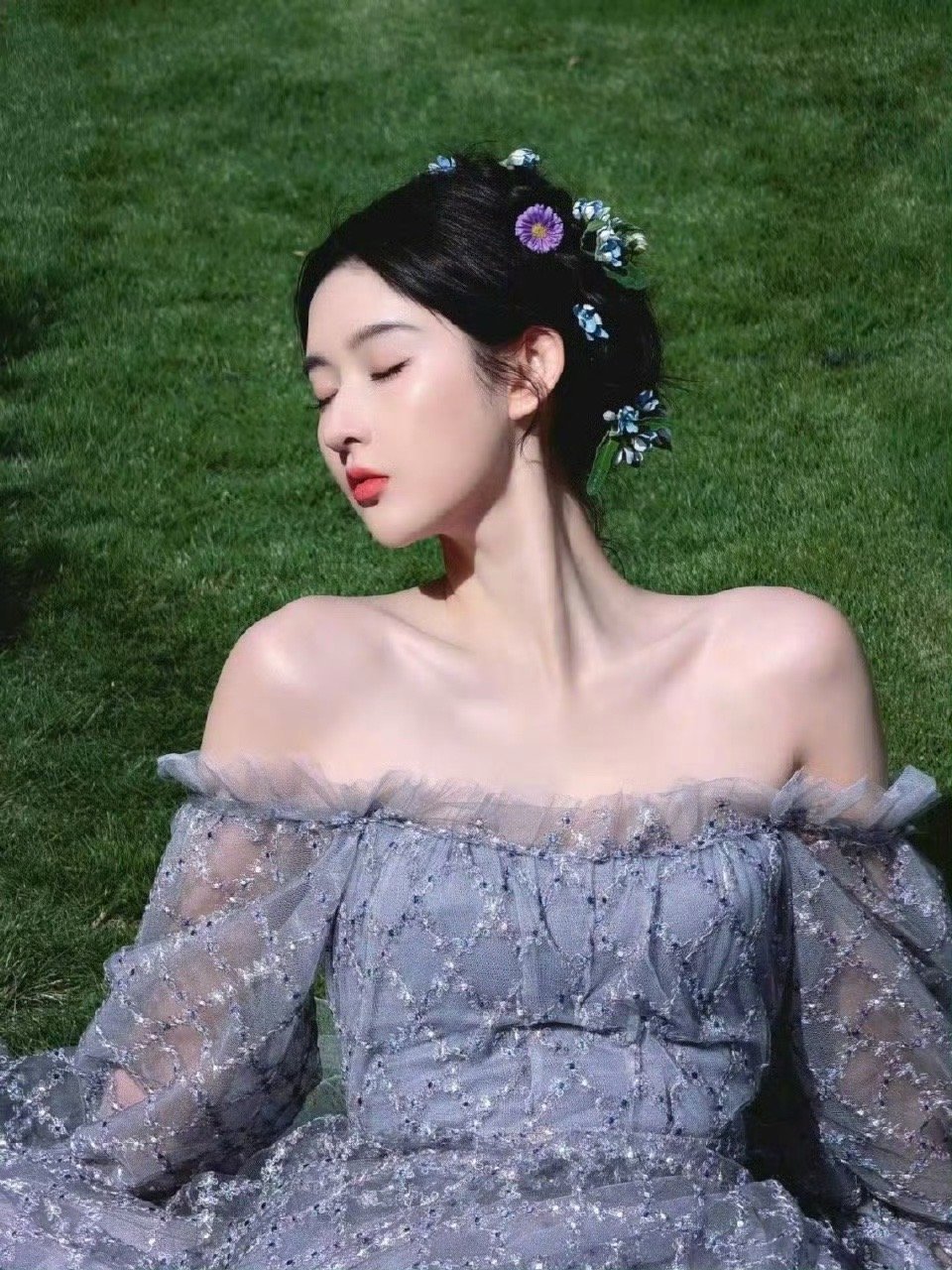 王玉雯直播VOGUE妆造王玉雯 花仙子 直播状态绝了！VOGUE妆造+紫罗兰花漾