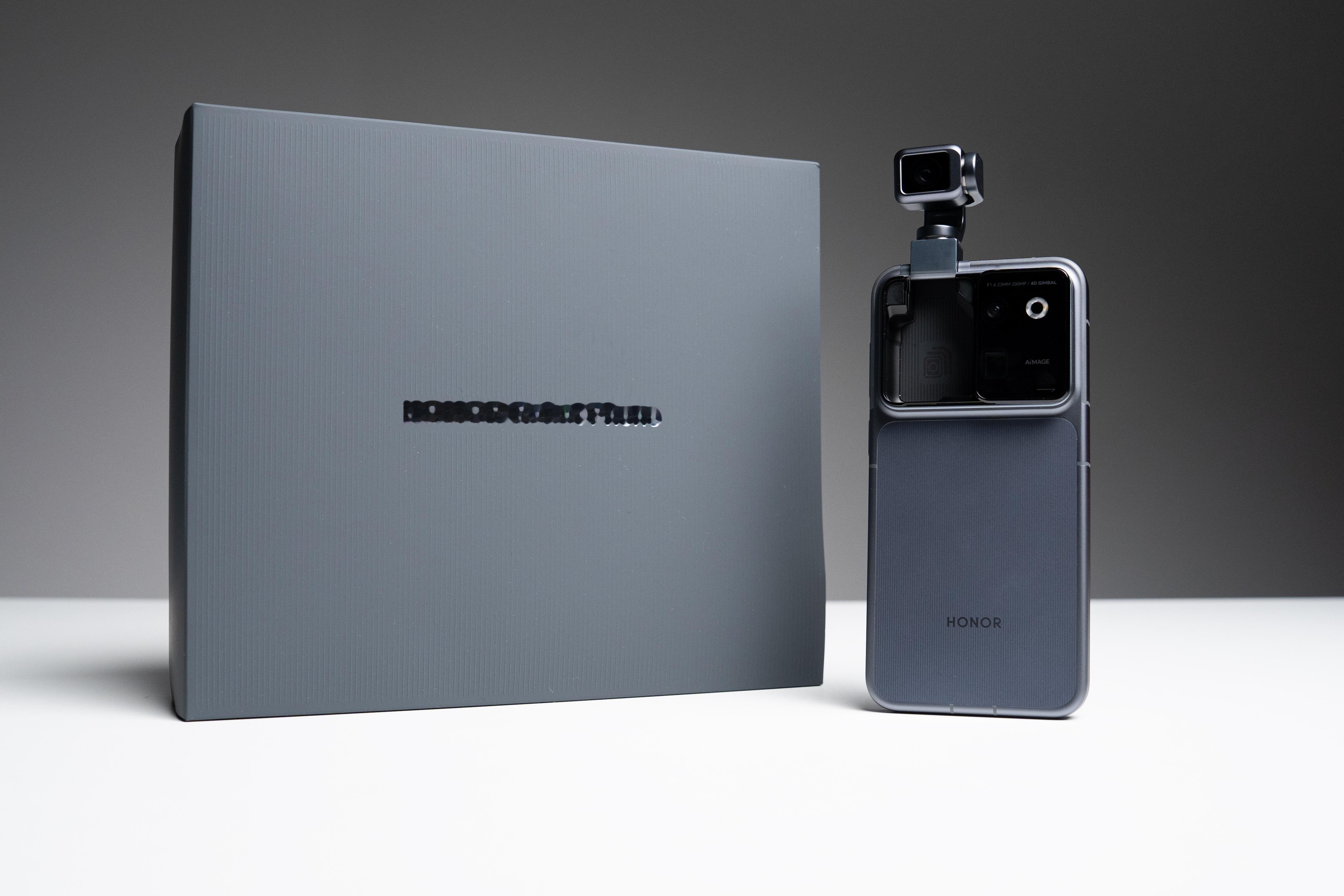 荣耀Robot Phone 这小东西有点好玩～手机本就是贴身之物，这手机像是一个
