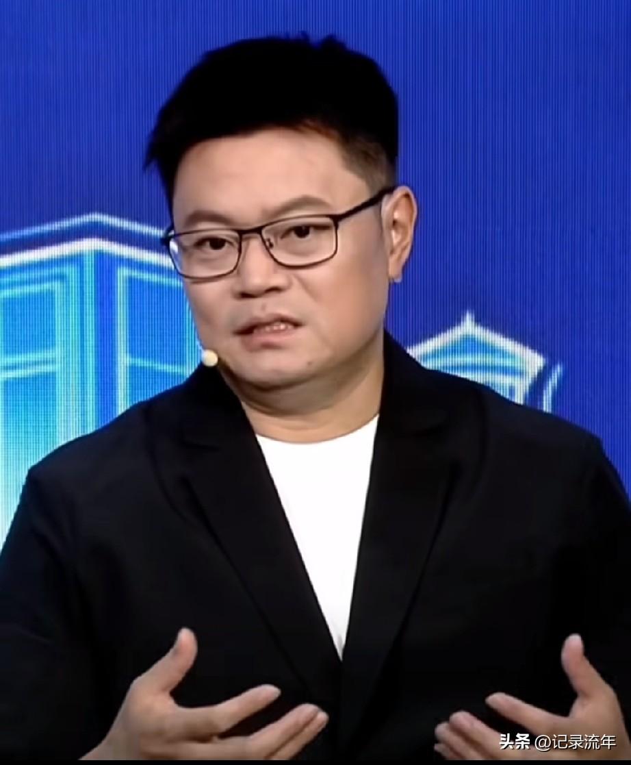 笑不活了！
为什么每次侯英超提到向鹏就感到可惜？
他直言:现在已经2026年马上