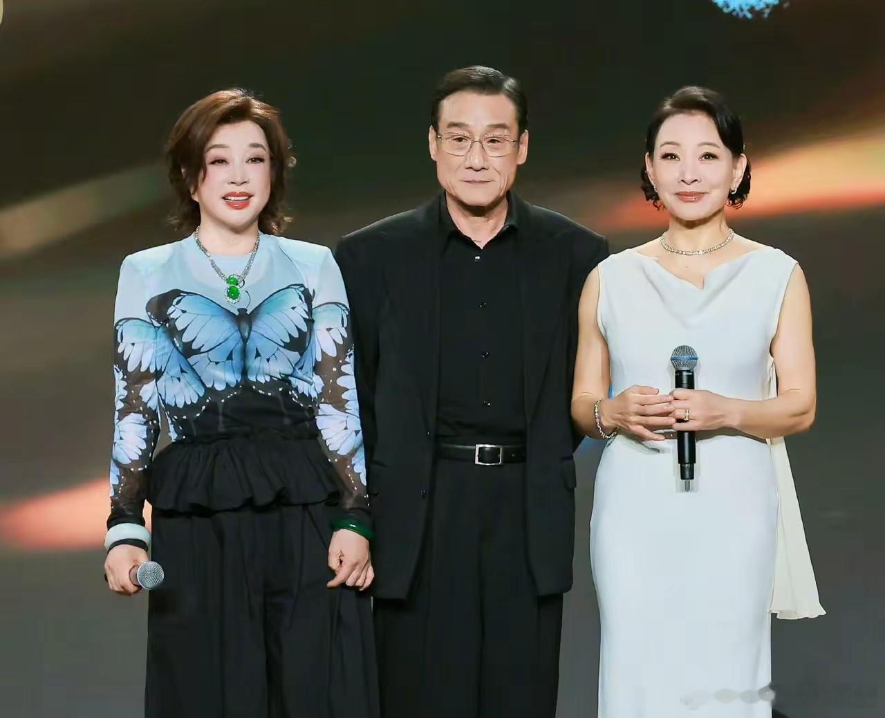 刘晓庆，发文感谢。8月9日晚9点半，刘晓庆在百花奖提名表彰仪式结束后，在个人社交