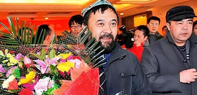 [微风]新疆一男子退伍后，在贵州卖羊肉串8年，每串利润不到3毛钱，不料，男子竟将