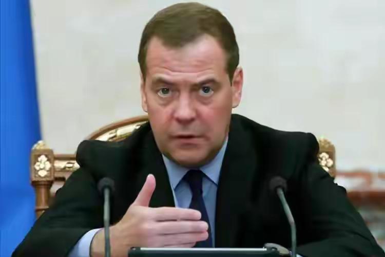 泽连斯基亲口确认，三方将会继续谈，梅德韦杰夫：这两件事最麻烦