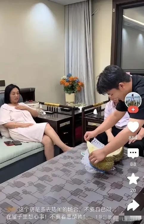 解清帅说他妈妈抑郁复发了，家里资金困难。哥哥过得也不容易！
可镜头一转，家里的装