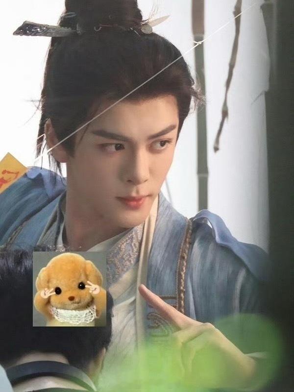 曾舜晞攻玉路透状态绝佳，他这张脸多少年都这样，满满的少年感