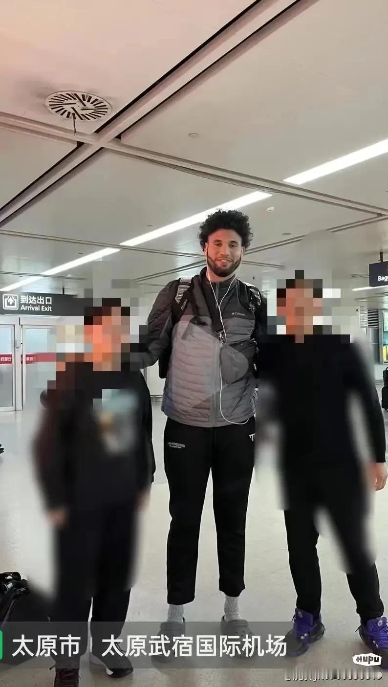 山西男篮大外援抵达太原，正式与球队汇合 ! 

据前方球迷消息，目前山西男篮第六
