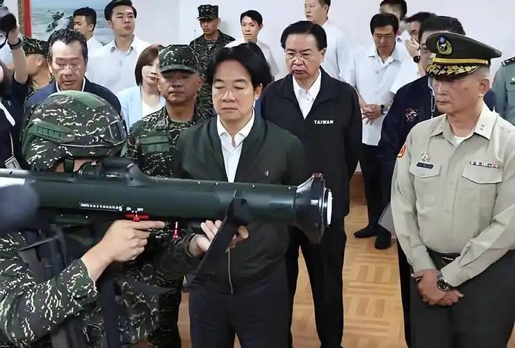 对于国民党主席郑丽文造访大陆，民进党的赖清德是万般抹黑和攻击，对大陆释放的惠台善