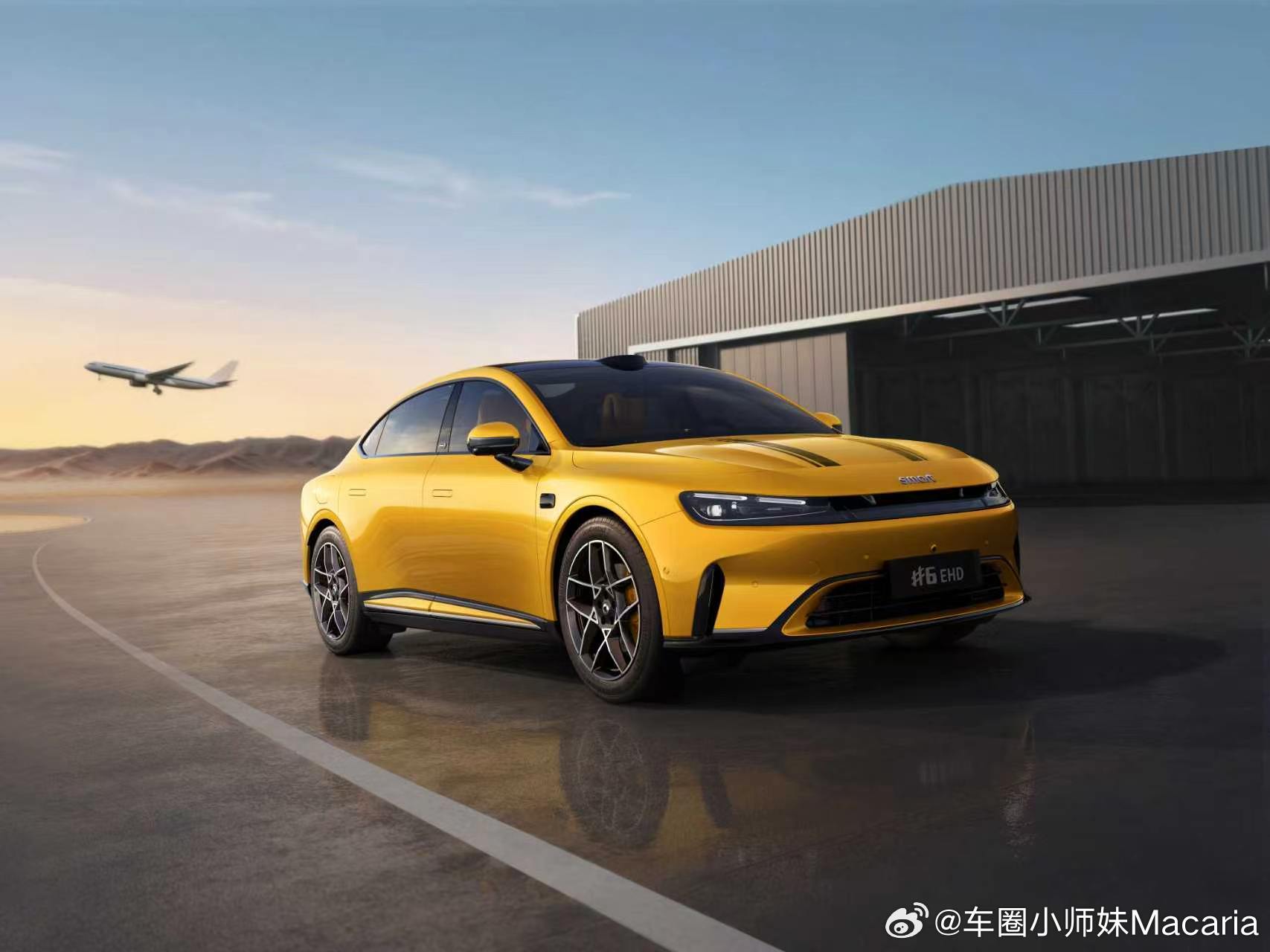 现在市面上好多车的尾翼、风道看着运动,其实大多是样子货,实用意义不大。汽车风道设