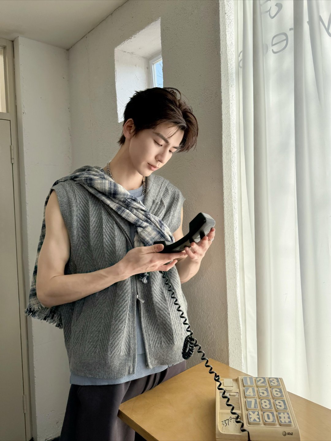 张凌赫这次是以张家玮的身份交流  这次纪录片交流张家玮本人直接上线！没有角色滤镜