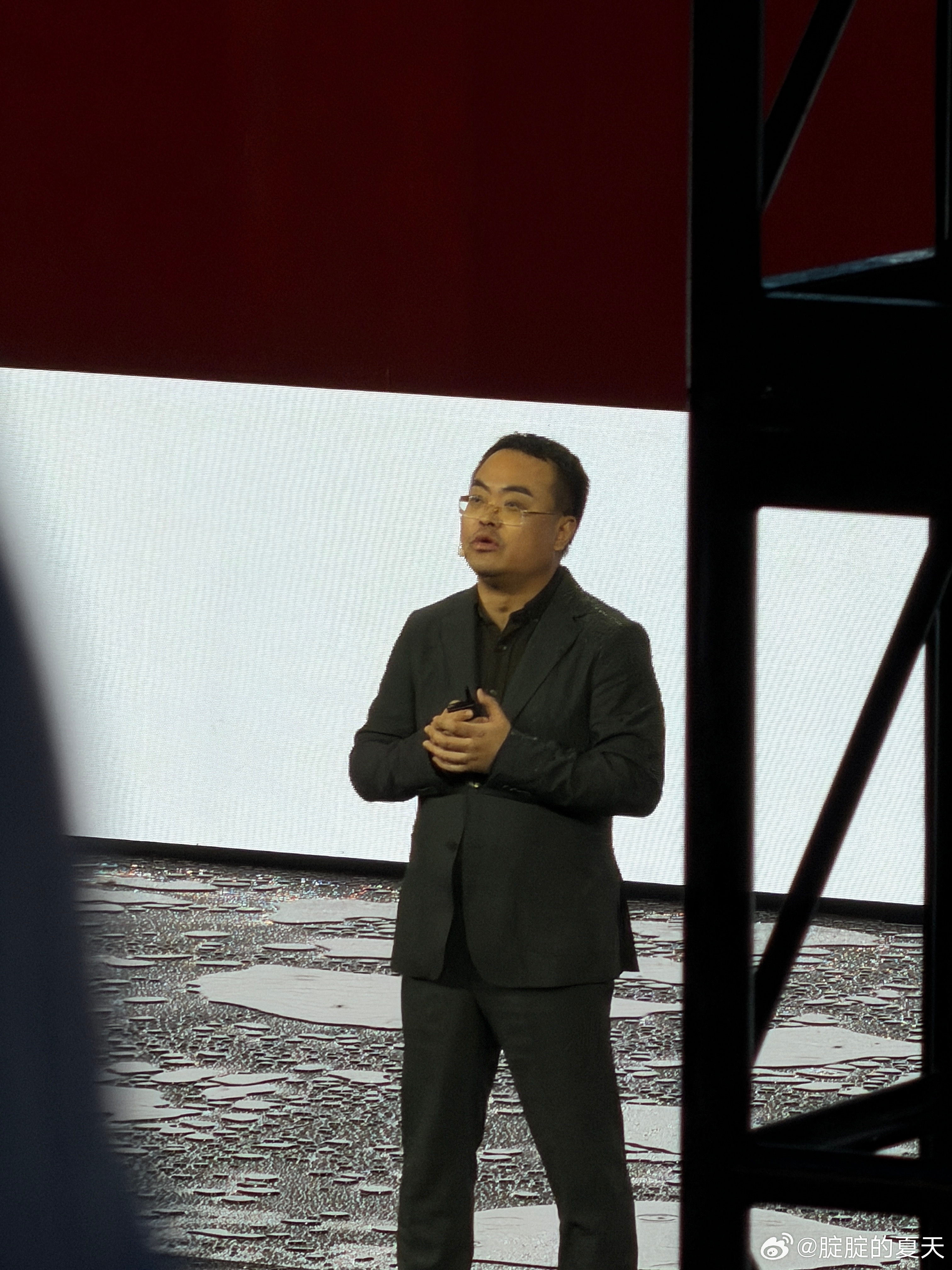 不容易，体感温度10℃左右，淋雨还得讲🥲  这车是真虎FREELANDER神行