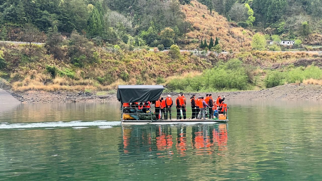 这条载满思念的船，一开就是二十年