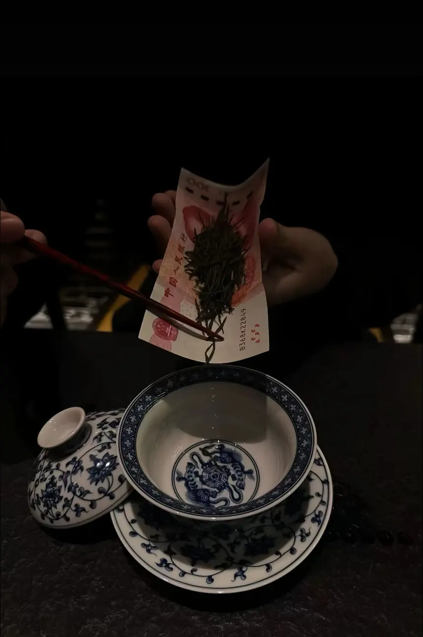 茶有回甘，钱有温度，成年人的世界，两样都不能少，人在江湖，跟谁混就听谁...