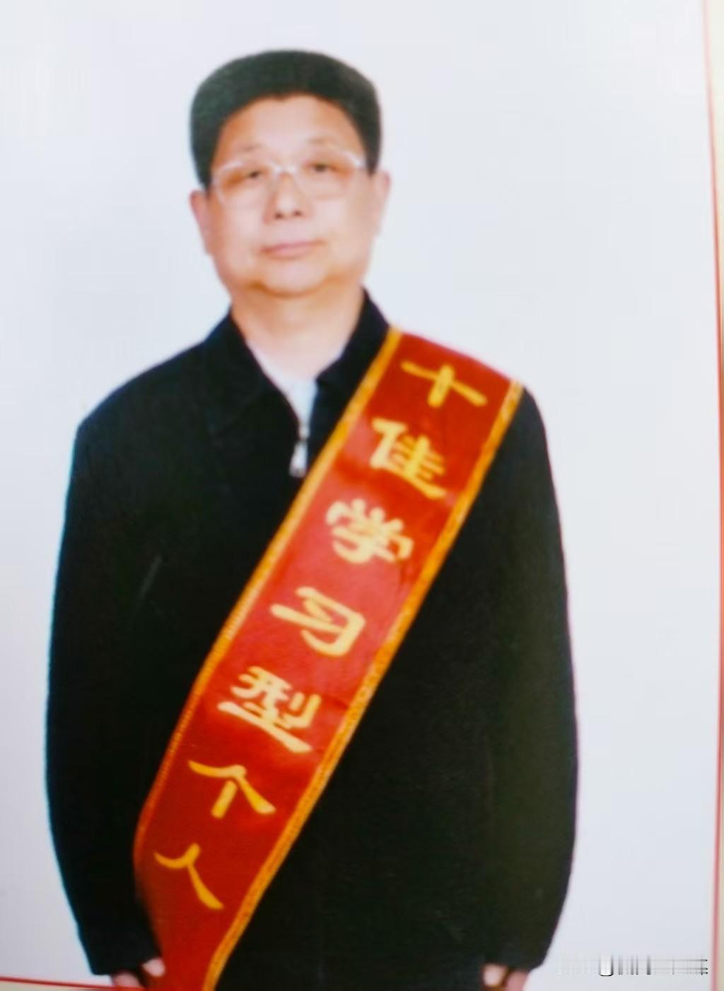 贺李东先生八秩寿诞
          李咸化
 
八秩华年气自昂，
耕耘岁月韵