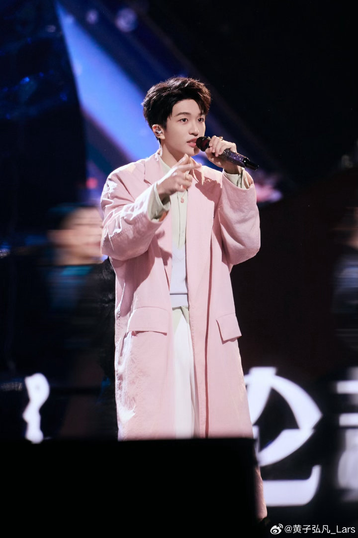 黄子弘凡跑男出场又在模仿谁奔跑吧建议给黄子弘凡开个专栏叫“黄子模仿秀”，每期猜他