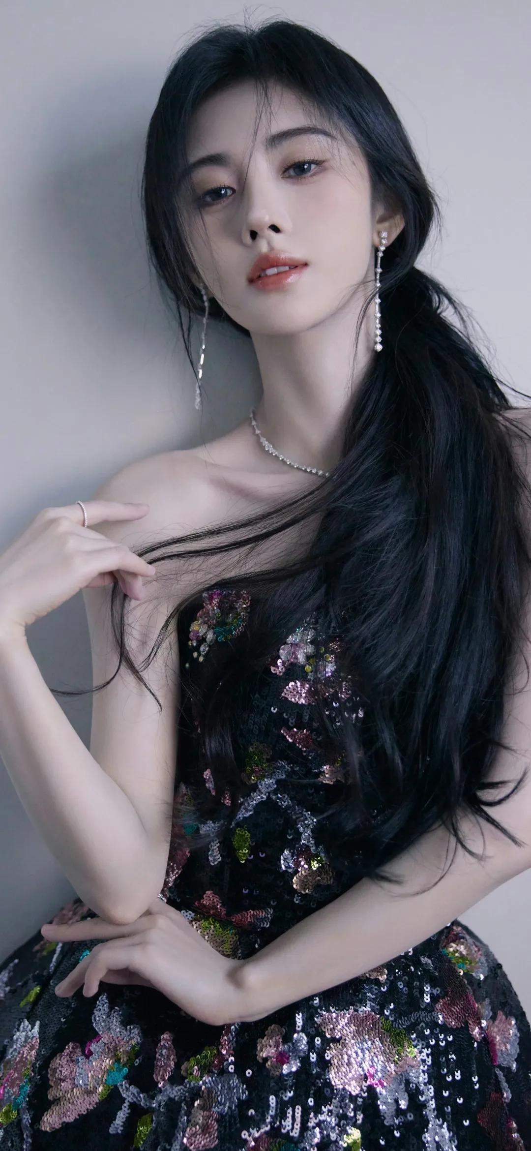 鞠婧祎和老东家丝芭传媒的合约纠纷之所以闹得人尽皆知，根本不是简单的商业矛盾，而是