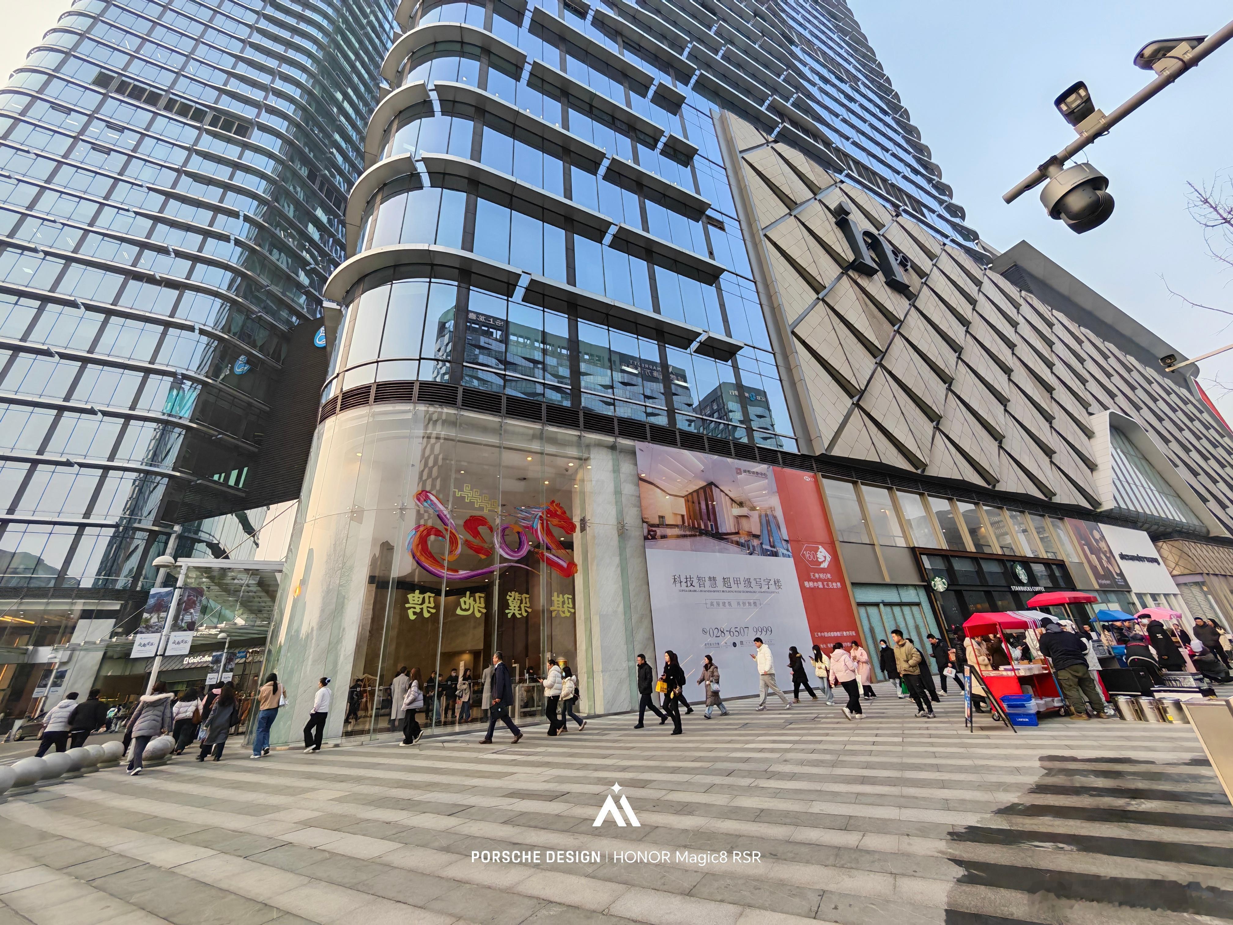 当你在楼下散步，突然随着上班的人流行走的时候一种无名的压迫感似乎在告诉你死腿，快