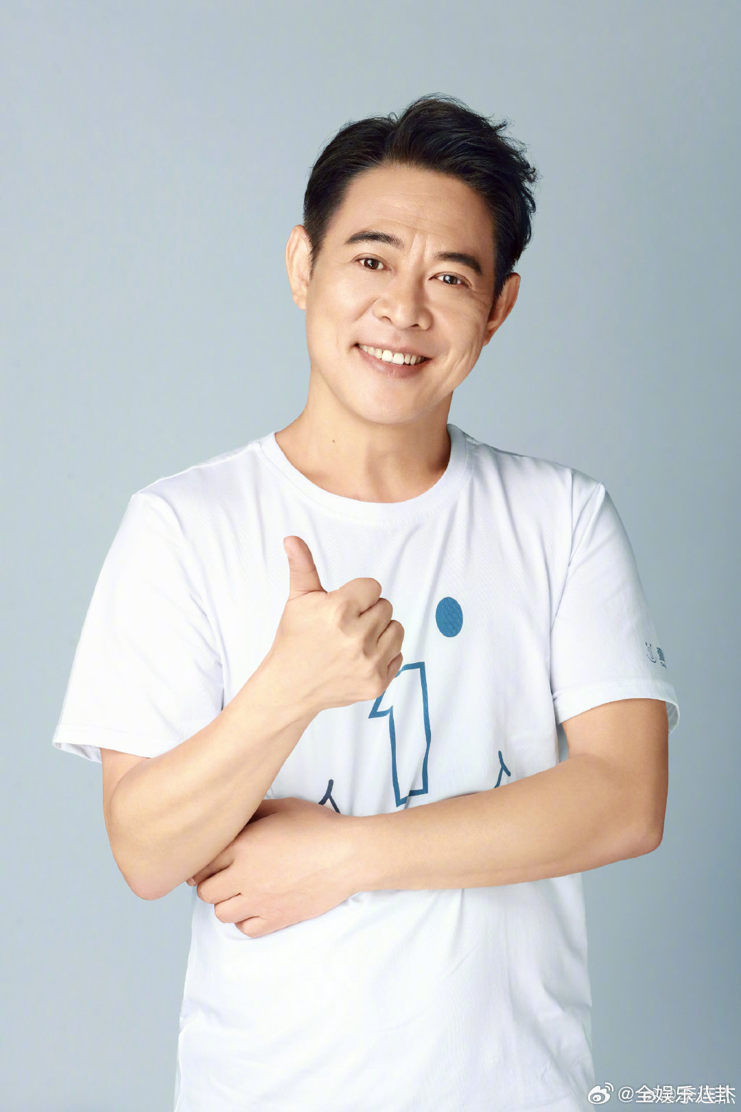 李连杰有三级残疾证看李连杰的武打片长大，得知他有三级残疾证真的心疼！那些热血打戏
