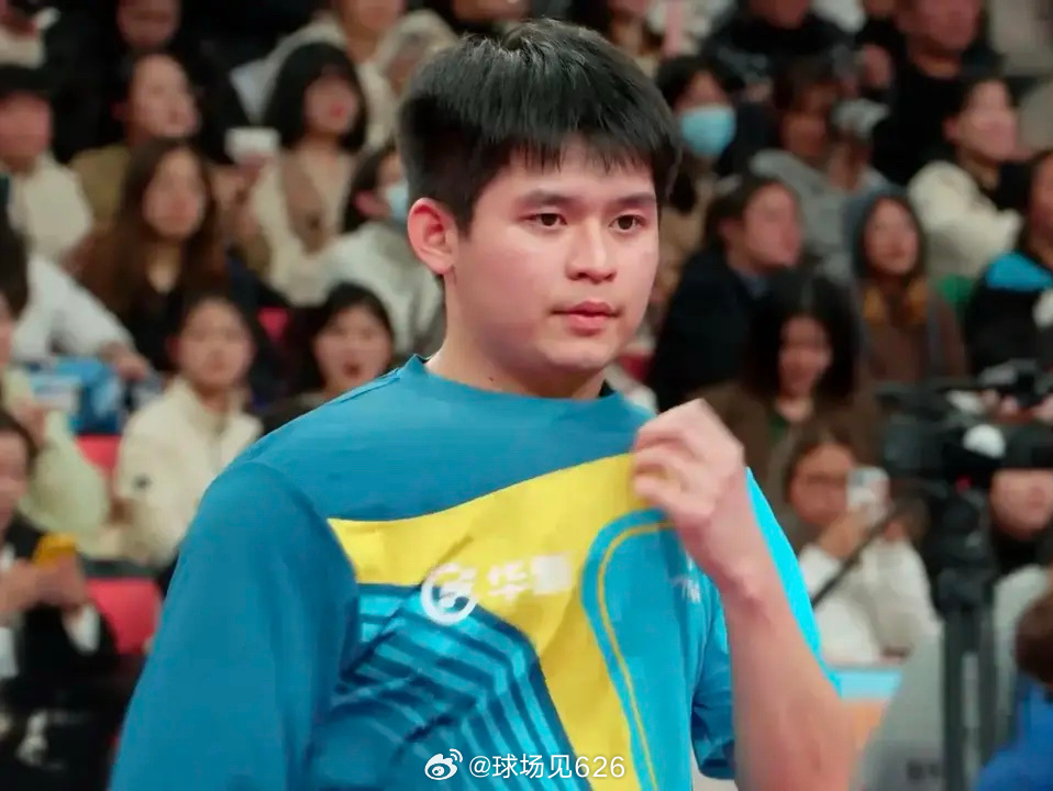 林诗栋3比0胜林高远 小将林诗栋，干净利落地以3:0击败老将林高远。这场比赛，在