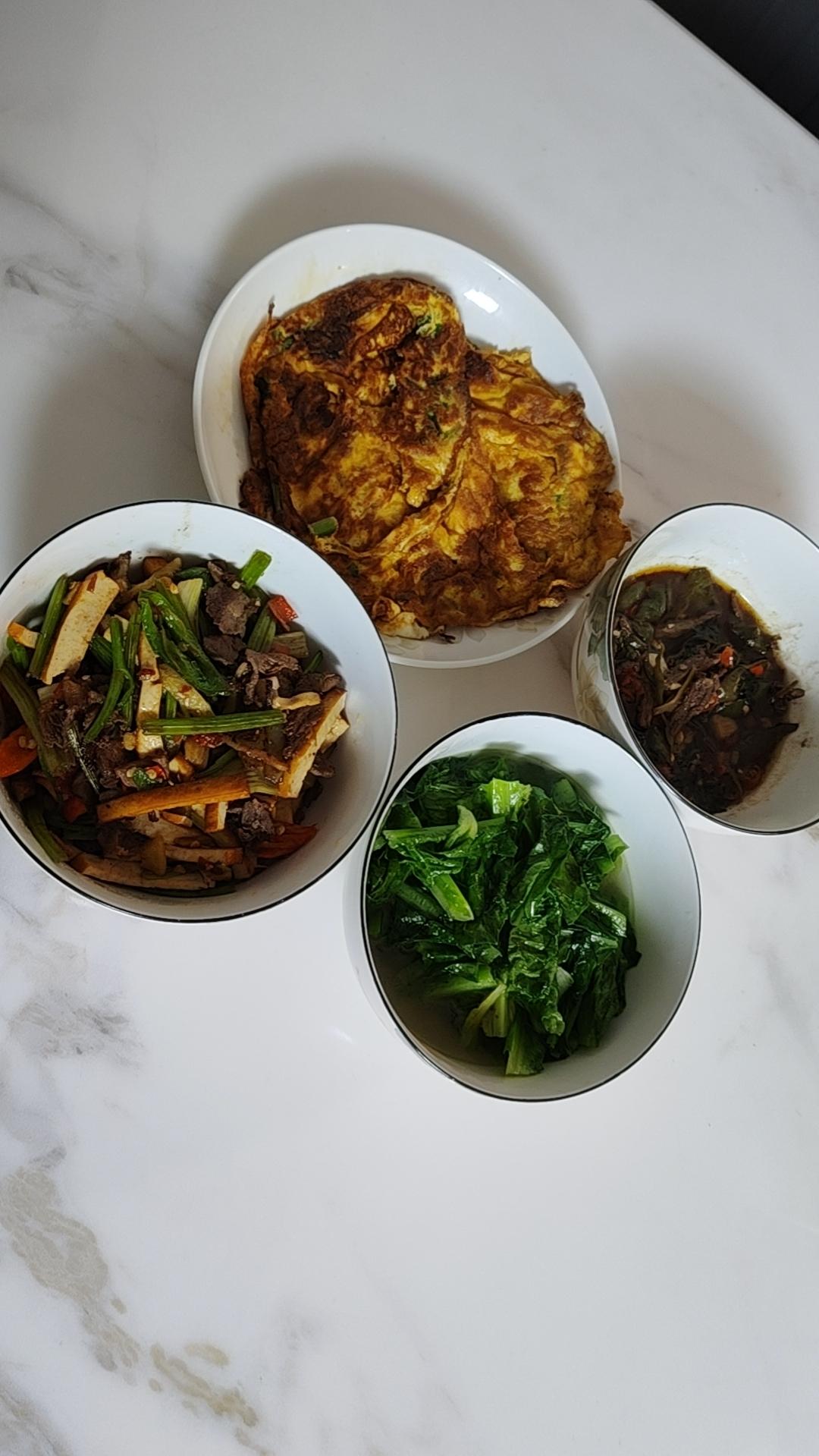 老公昨晚上跟我说了一个这样的事情，他朋友知道他老婆出轨很久了，但是却一直隐忍不发