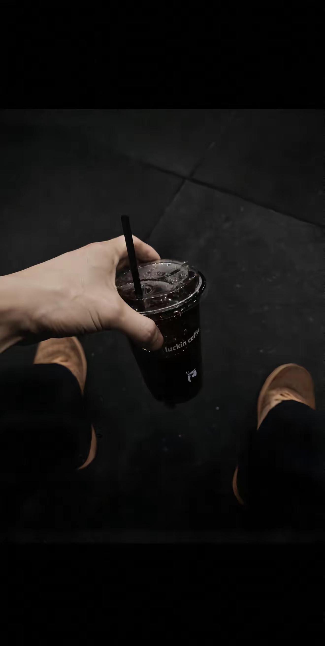 “根本就没有什么显年轻，那些显年轻的人其实就是她长得好看，你想一下，你身边有没有