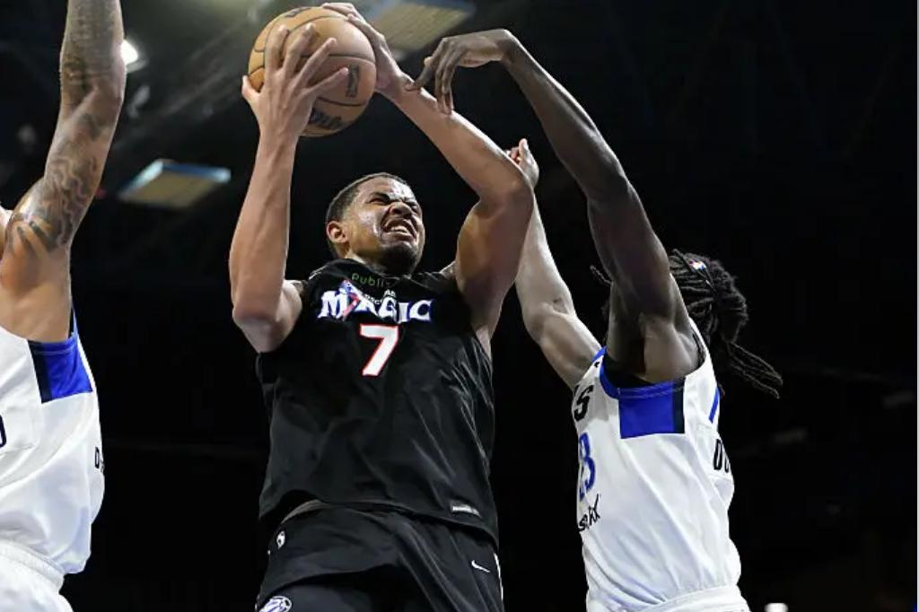 奥兰多魔术用一份双向合同签下了此前效力于球队在NBA发展联盟的下属球队奥西欧拉魔