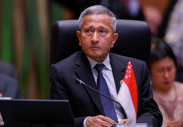 新加坡越来越像立陶宛和菲律宾，竟然和马来西亚突然因为海峡通航问题吵了起来，这让一