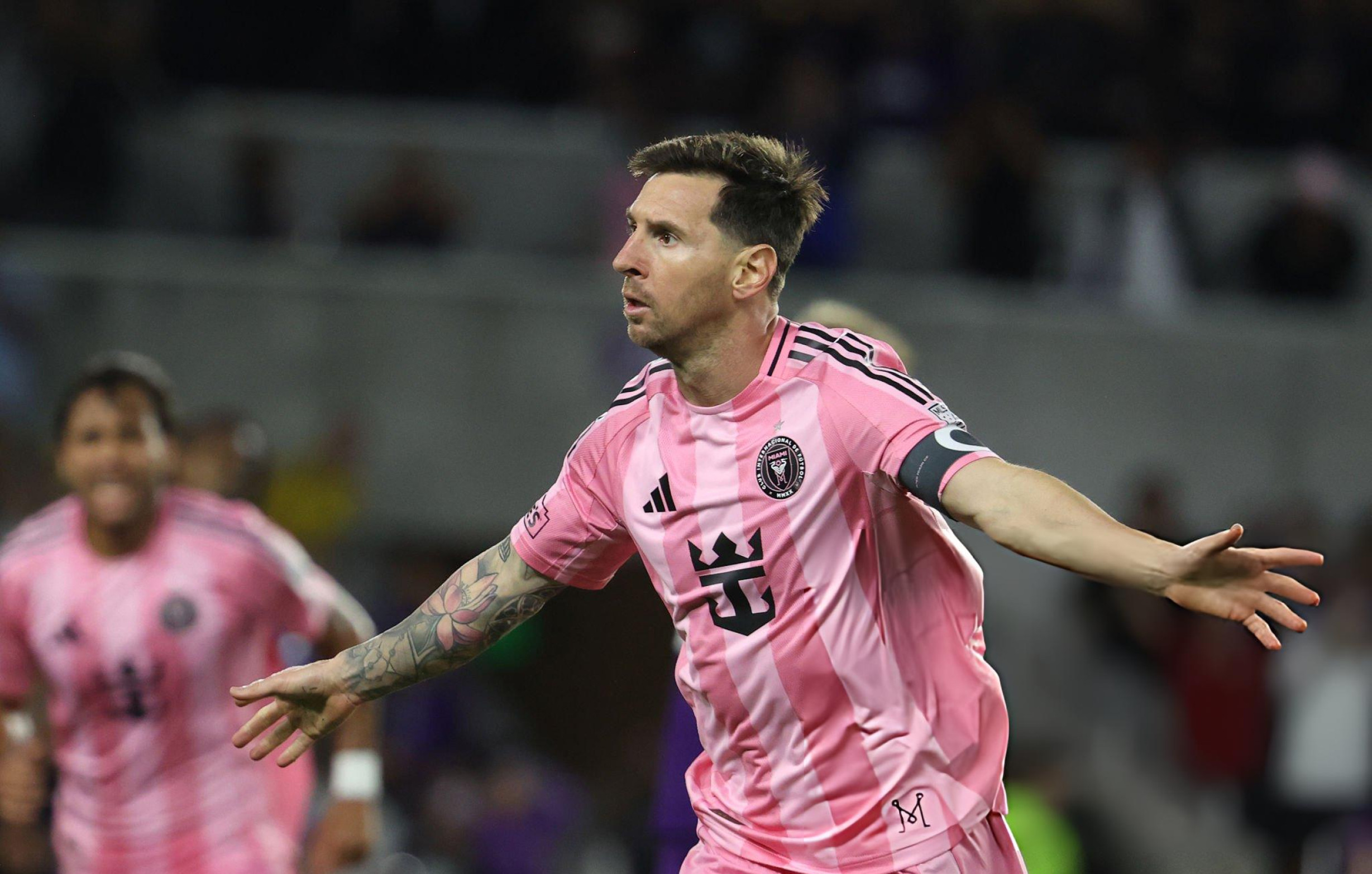 全场比赛结束，最终迈阿密国际在客场4-2逆转战胜奥兰多城，迈阿密上半场先丢2球，