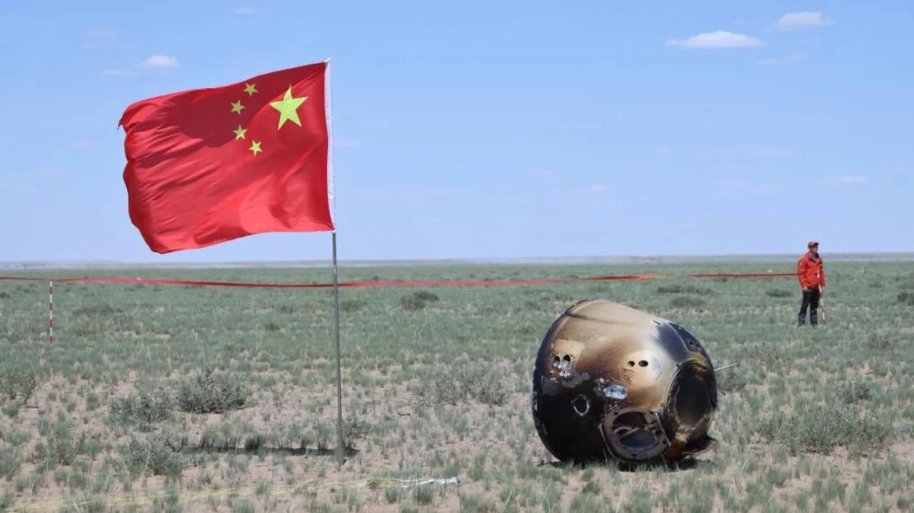 嫦娥六号从月球带回了2公斤月壤，在地球上，它们还是2公斤吗？

是的。物质的质量