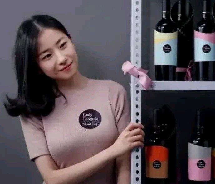 女网红“醉鹅娘”的人生就像坐过山车，太让人唏嘘了。她从2014年起拍短视频讲红酒