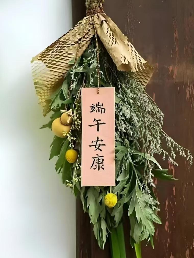 我认为这两种祝福都可以，只是觉得“端午安康”更能贴合端午驱邪避疫的传统习俗。
所