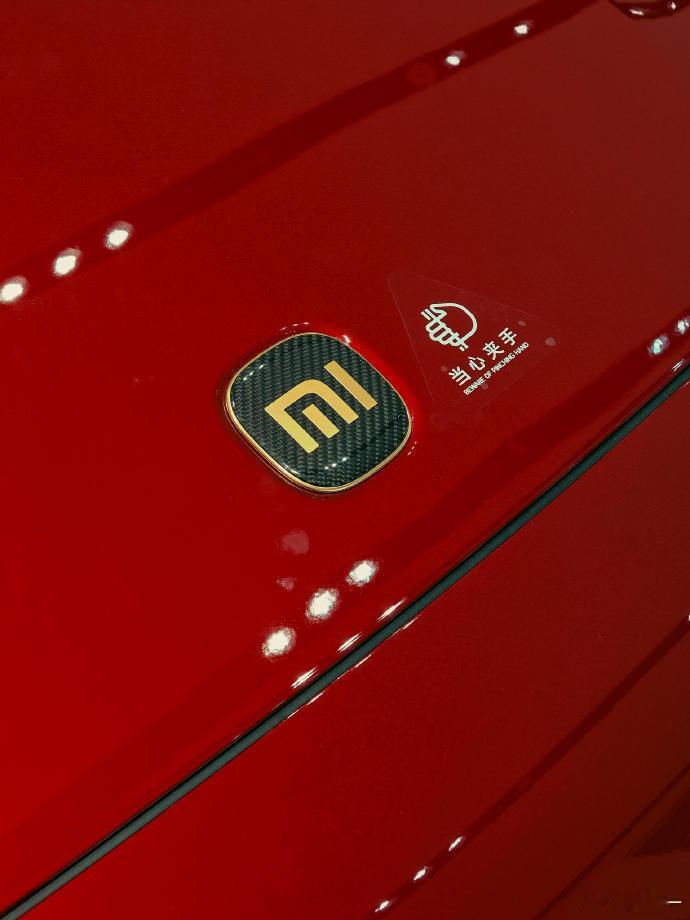 【小米YU7 GT：不仅是参数怪兽，更是驾驶者之车】先说这个车厘子红真的惊艳！再