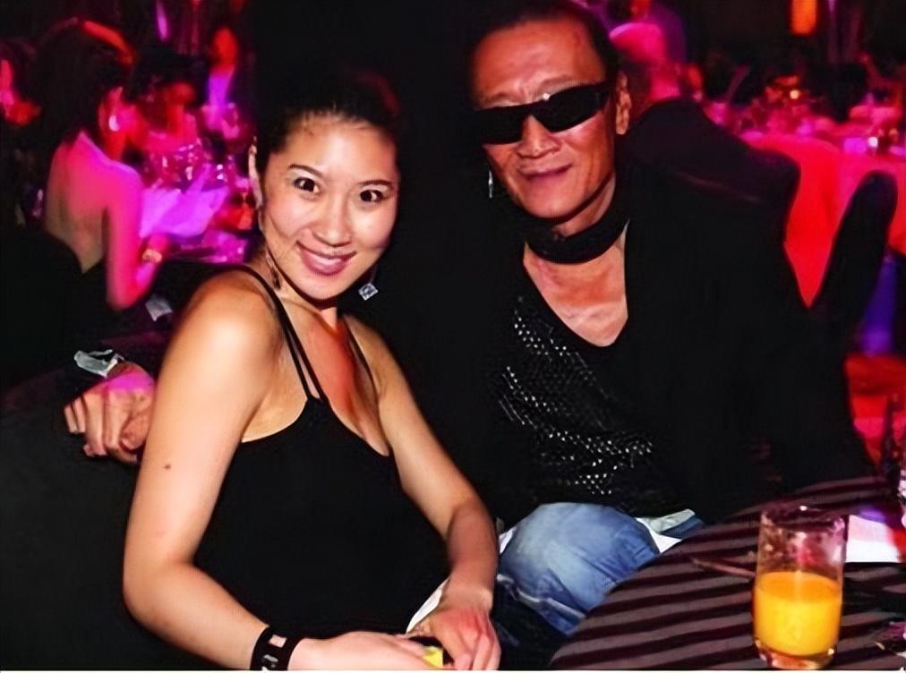 太意外了！89 岁的香港影坛 “四哥” 谢贤安详离世，正在青岛筹备演唱会的儿子谢