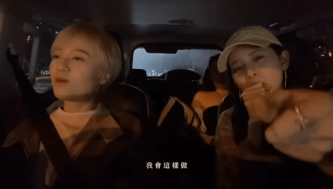 欧阳娜娜在副驾开livehouse谁被欧阳娜娜云南vlog戳中了！返程副驾开“最