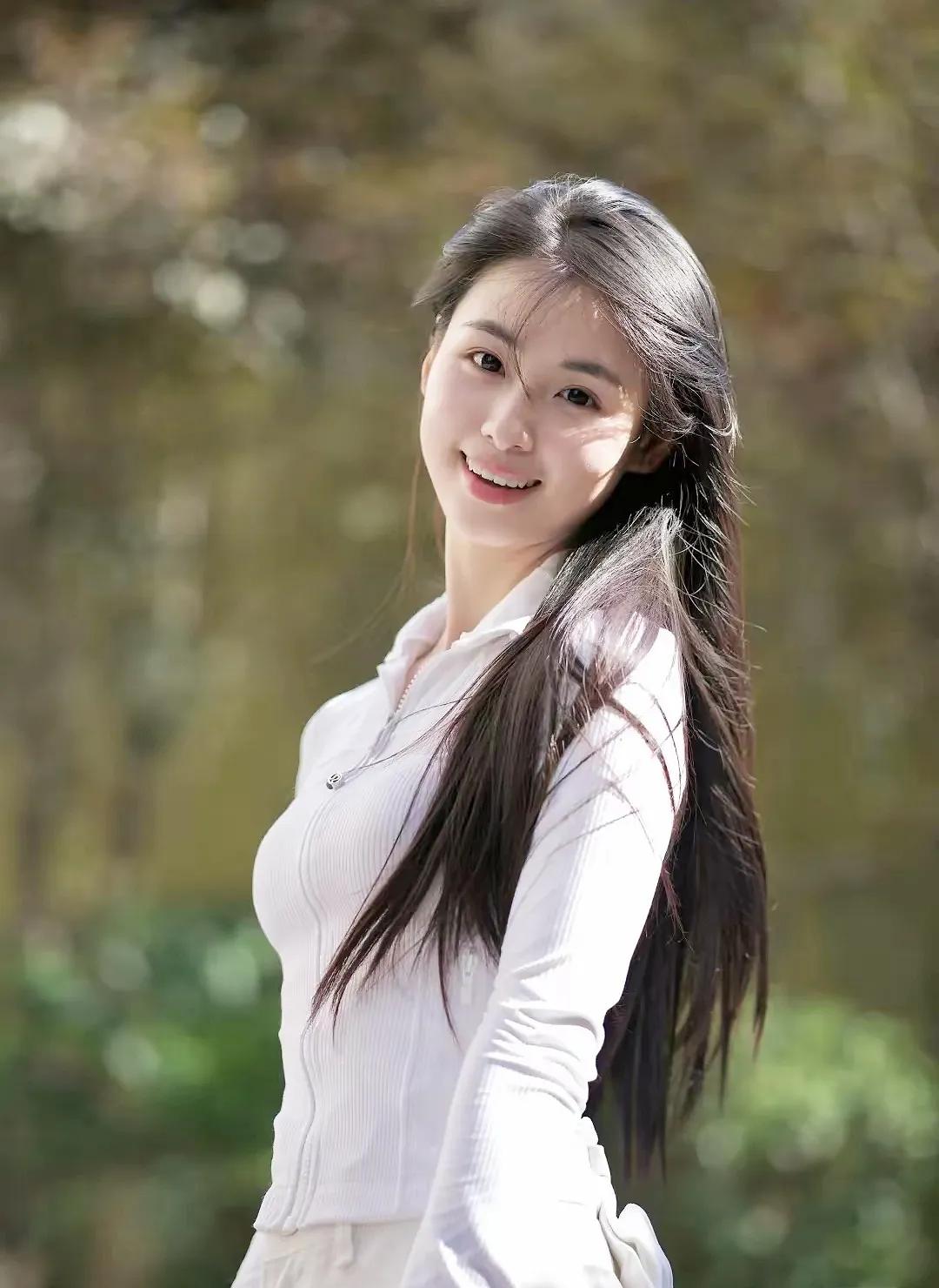 校花美不美，甜不甜？
清纯