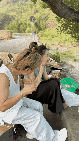 渣男，美女们可看好了，这样的渣男千万不要来往，离远这种渣男，少生气。