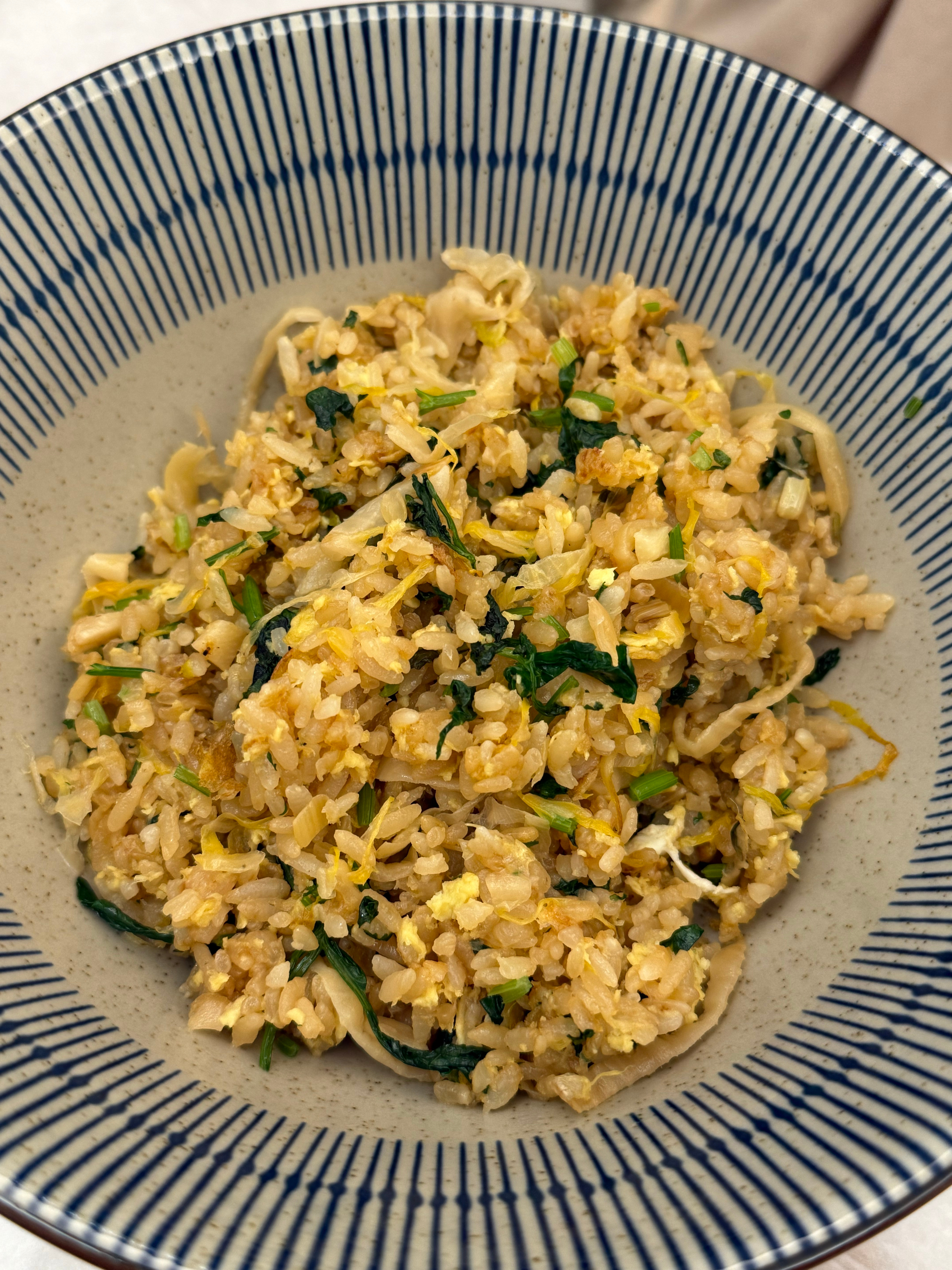 睡不着爬起来炒饭 一不小心吃下两碗 现在想抠出来 