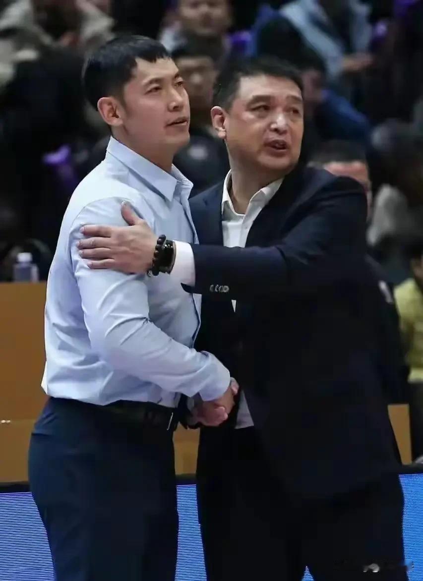 张庆鹏下课，一分赔偿没有！北控俱乐部已官宣，启动新帅选聘积序，闵茹雷还能再次回归