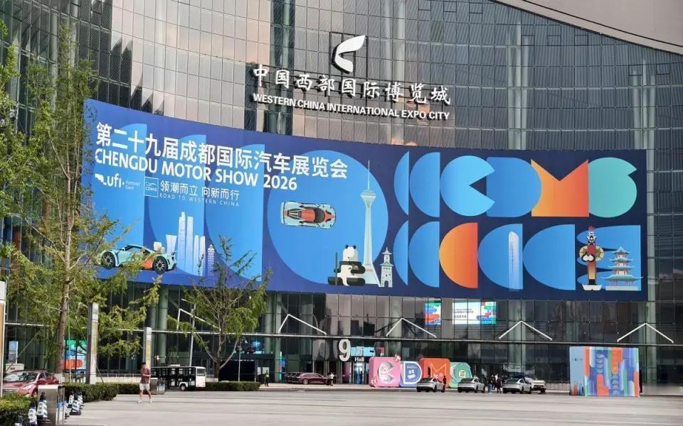 2023年，129个品牌参加成都国际车展，首发新车68款
2024年，130个品