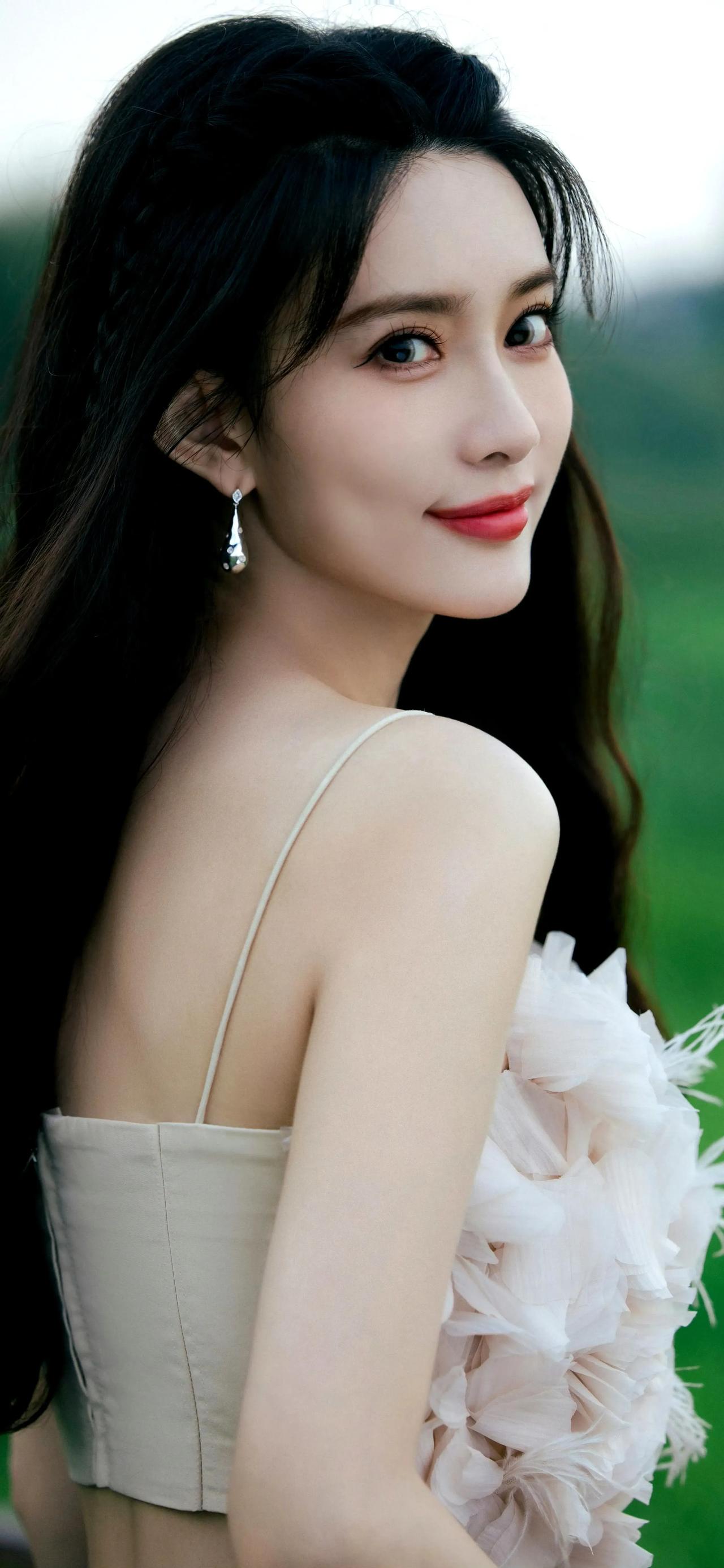 #明星美图# #女明星谁最美# #惊艳女神# #孟子义#
达人推荐 女主角唇泥