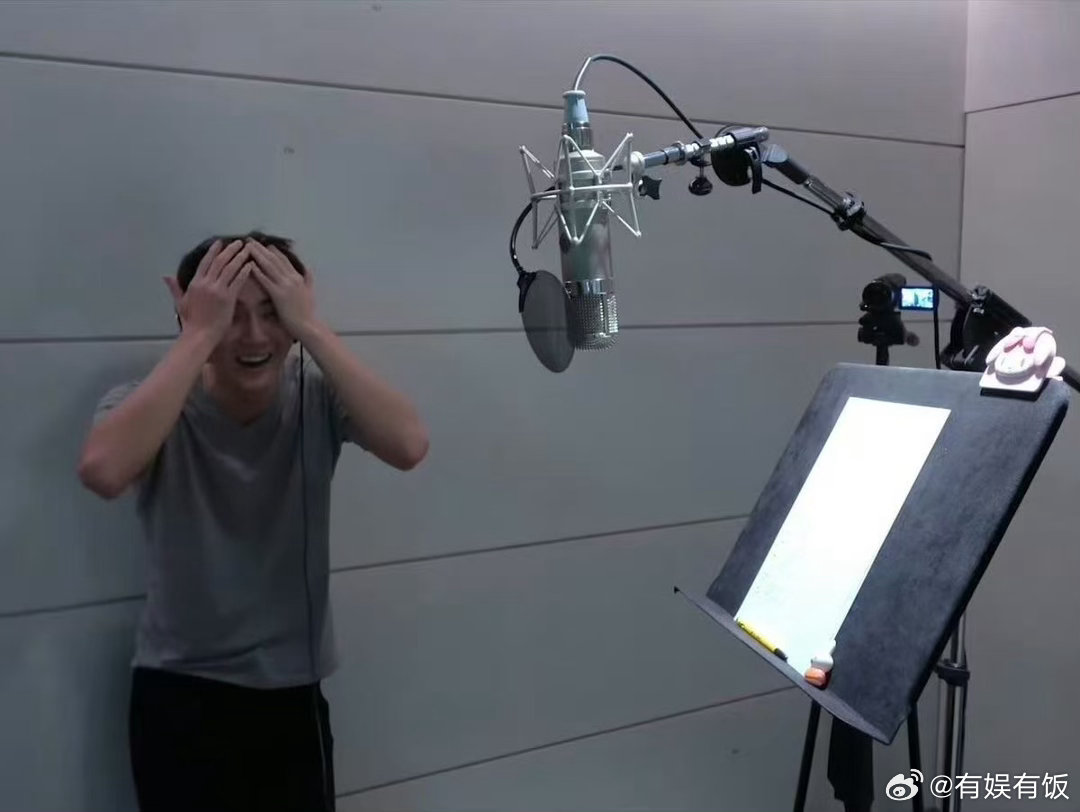 exo录音室表情包EXO崩溃表情包exo录音室表情包，不错不错，