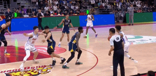 崔永熙防守干扰萨拉木，萨姆纳给焦泊乔助攻，还格外送给鼓励


广东队后来居上，不