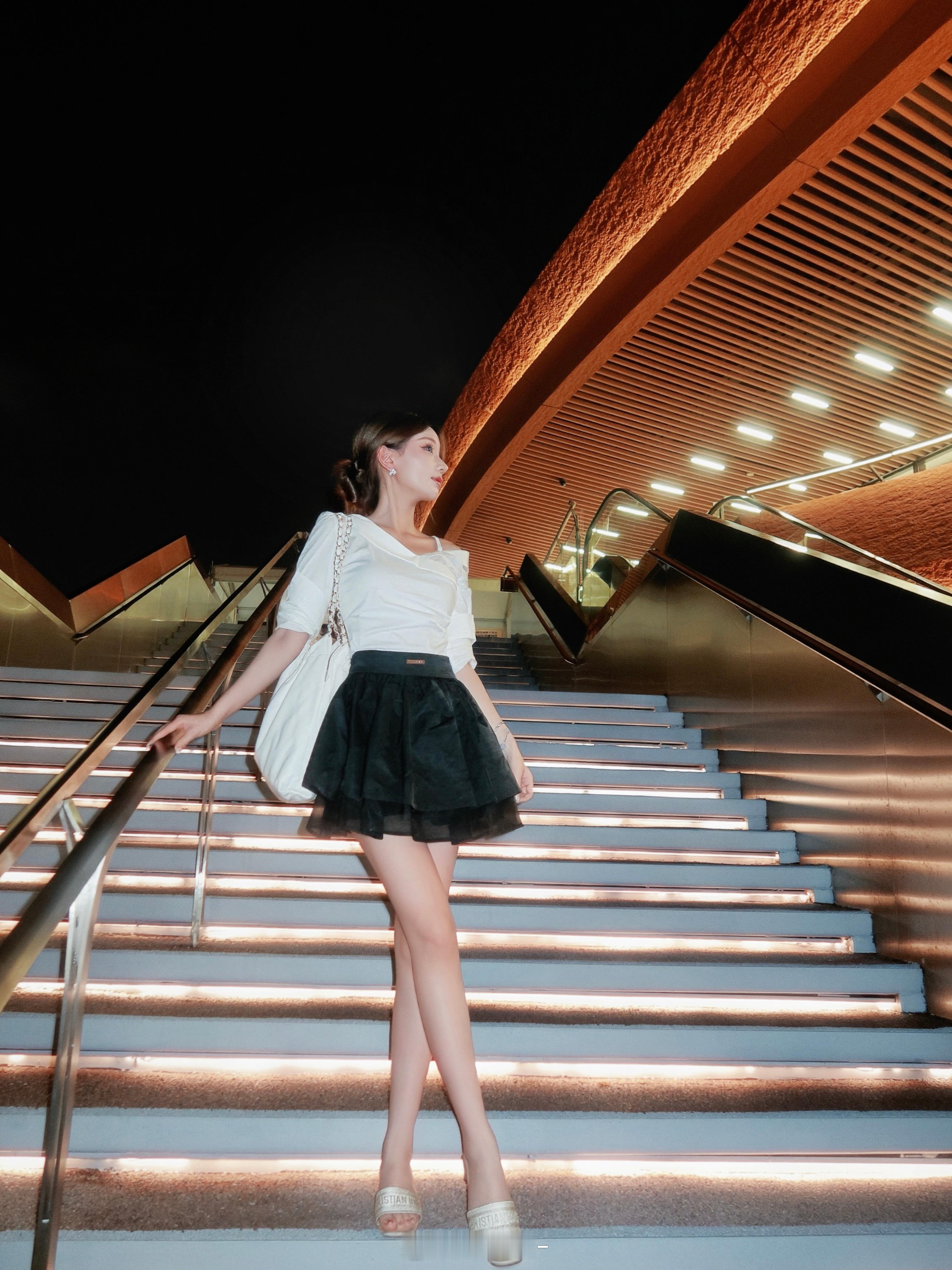 假期愉快家人们！来看马术比赛咯！🏇🏻国庆节快乐ootd时尚头排客许我耀眼 许