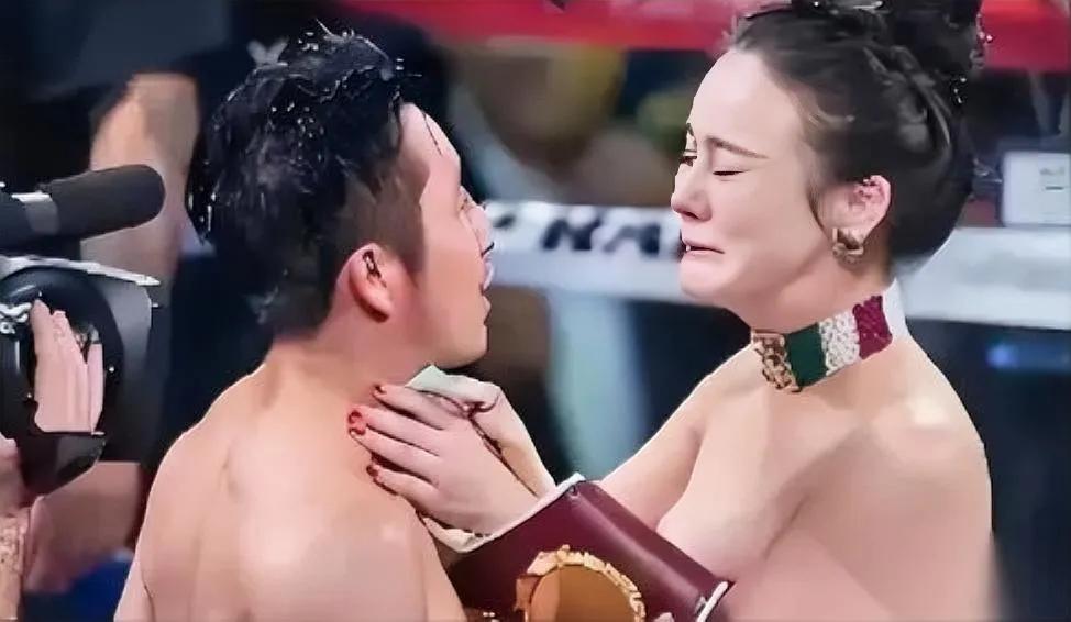 邹市明亏大了。

两亿家底差点掏空。

罪魁祸首居然是上海黄浦江畔那18000平